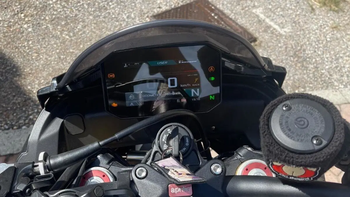 Aprilia Tuono V4 (2021 - 24)  (6)