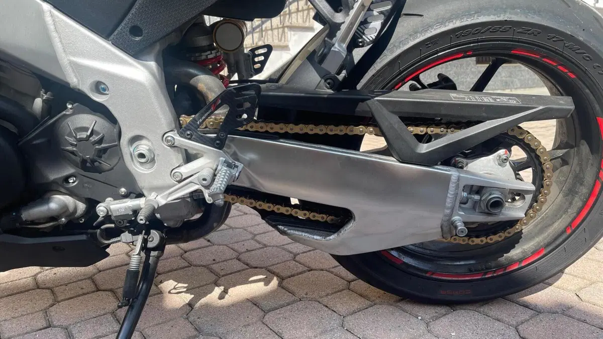 Aprilia Tuono V4 (2021 - 24)  (7)