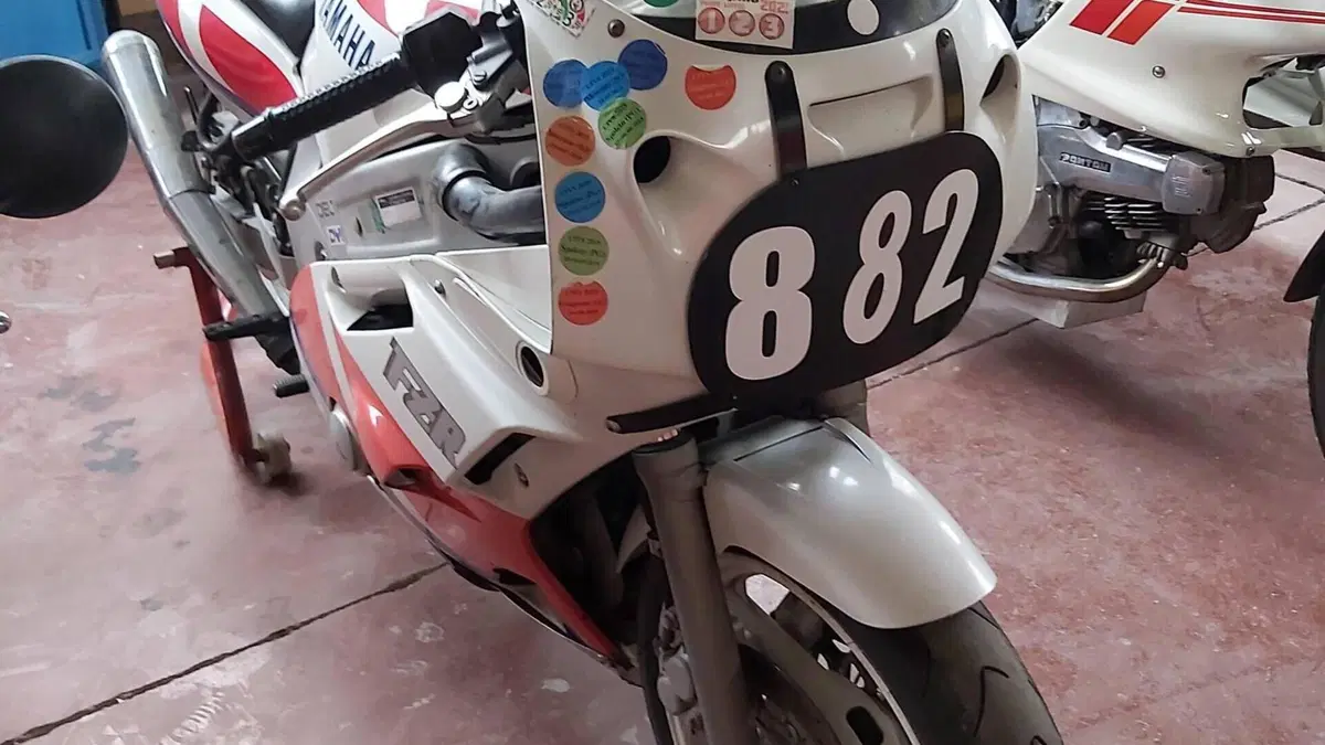 Yamaha FZR 600 (1989 - 90)  (2)