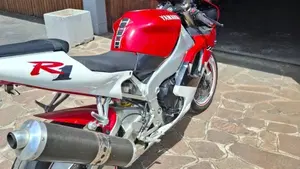 Yamaha YZF R1 (1998 - 99)  (9)