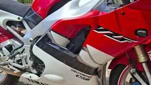 Yamaha YZF R1 (1998 - 99)  (10)