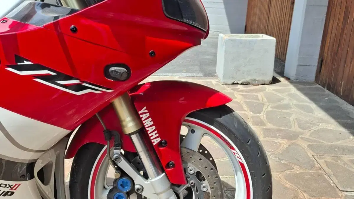 Yamaha YZF R1 (1998 - 99)  (11)