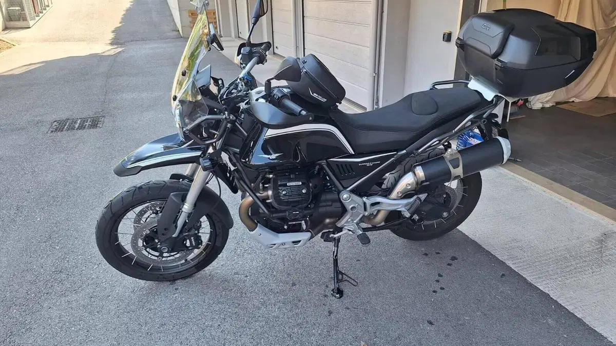 Moto Guzzi V85 TT Guardia d'Onore (2022 - 23) 