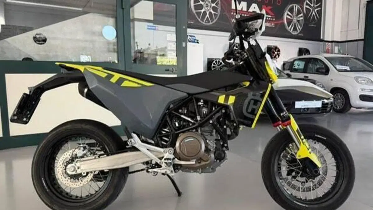 Husqvarna 701 Supermoto (2023 - 25)  (2)