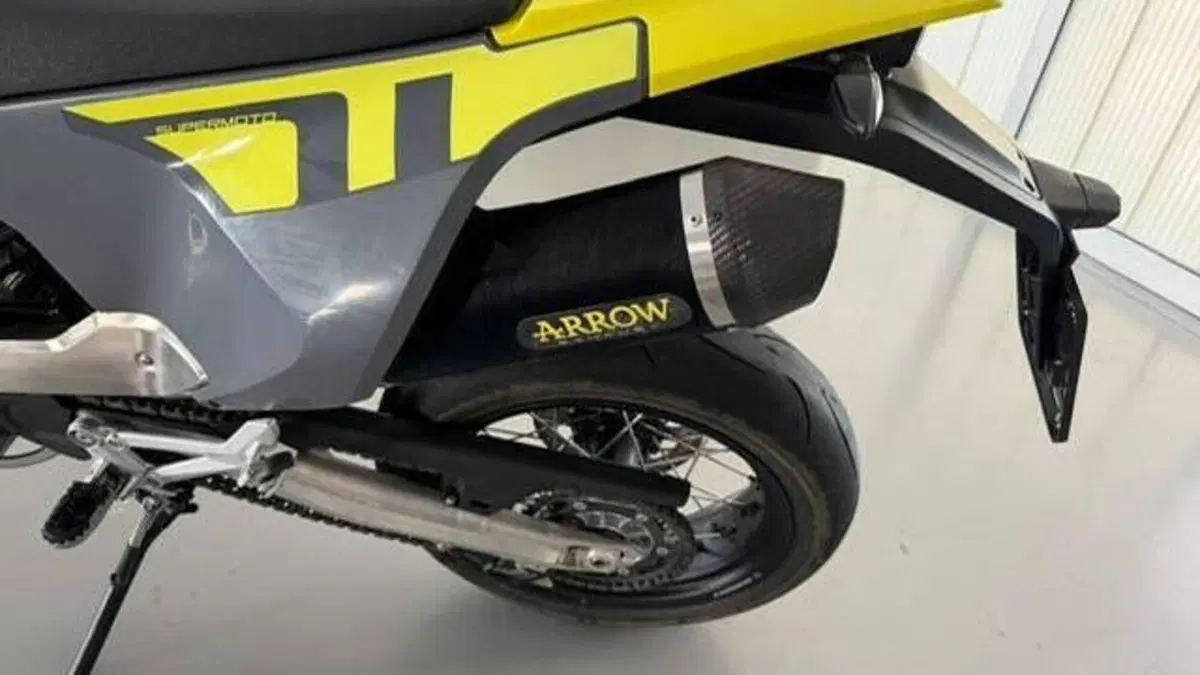 Husqvarna 701 Supermoto (2023 - 25)  (3)