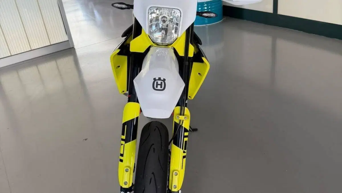 Husqvarna 701 Supermoto (2023 - 25)  (6)