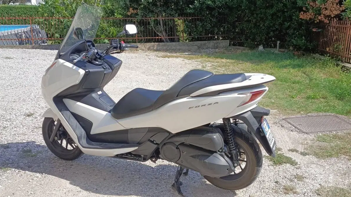 Honda Forza 300 ABS (2013 - 17)  (3)