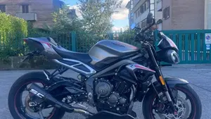 Triumph Street Triple R (2020 - 22)  (2)