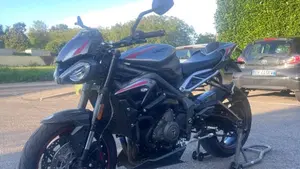 Triumph Street Triple R (2020 - 22)  (3)