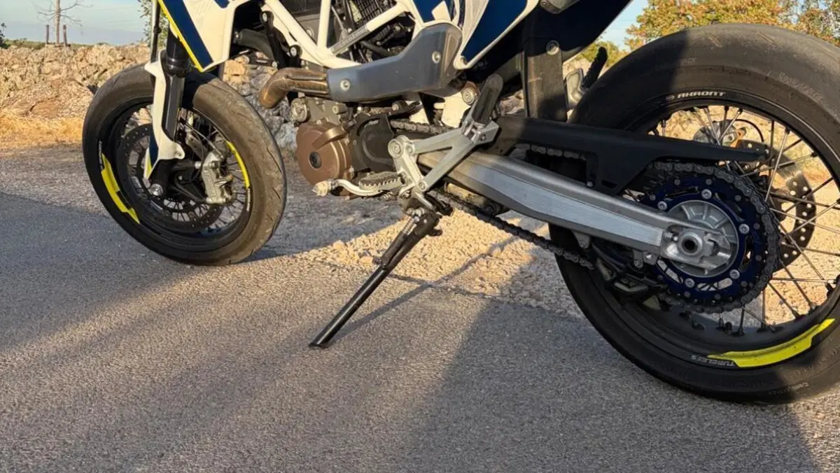 Husqvarna 701 Supermoto (2017 - 19)  (2)