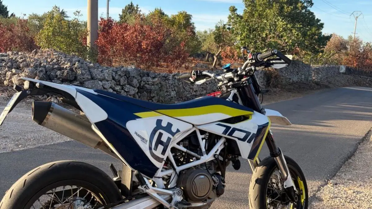 Husqvarna 701 Supermoto (2017 - 19)  (3)