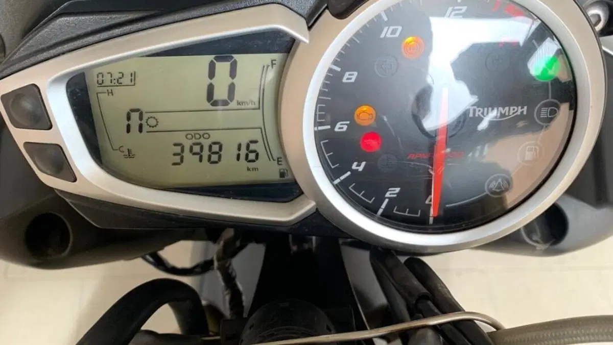 Triumph Street Triple ABS (2013 - 17)  (6)