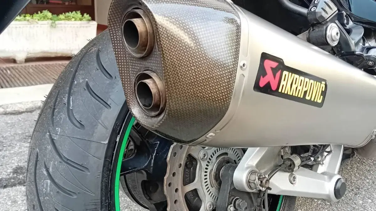 Kawasaki GTR 1400 (2007 - 09)  (18)