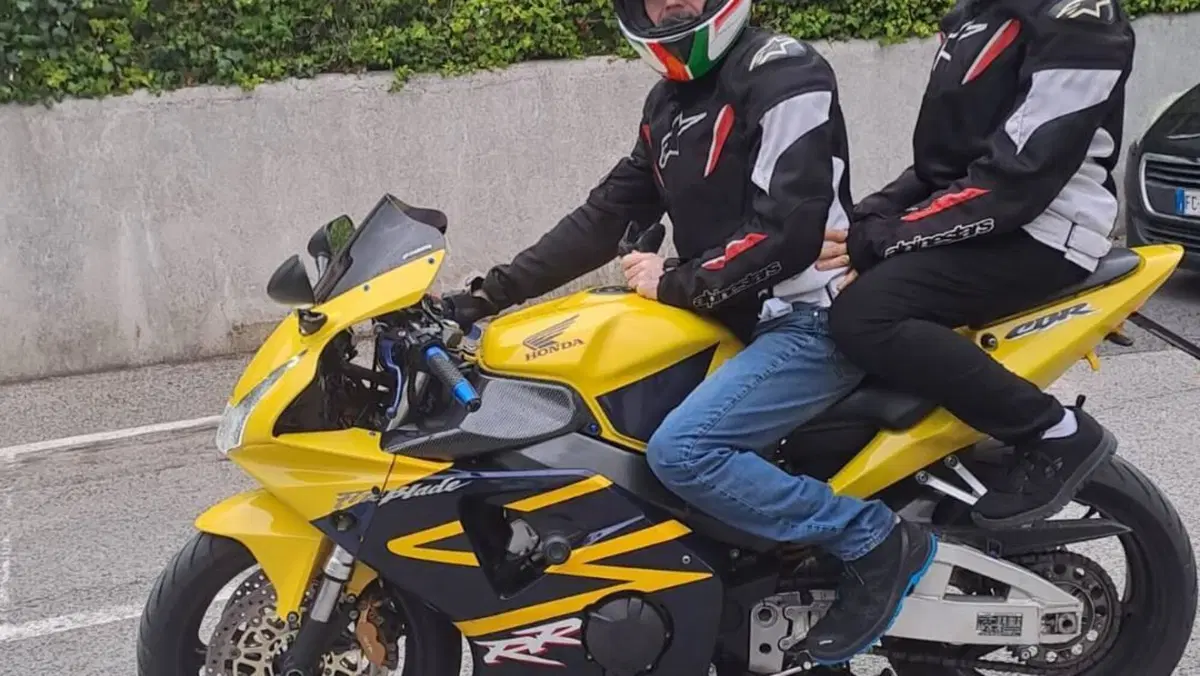Honda CBR 900 RR Fireblade (2002 - 04)  (2)