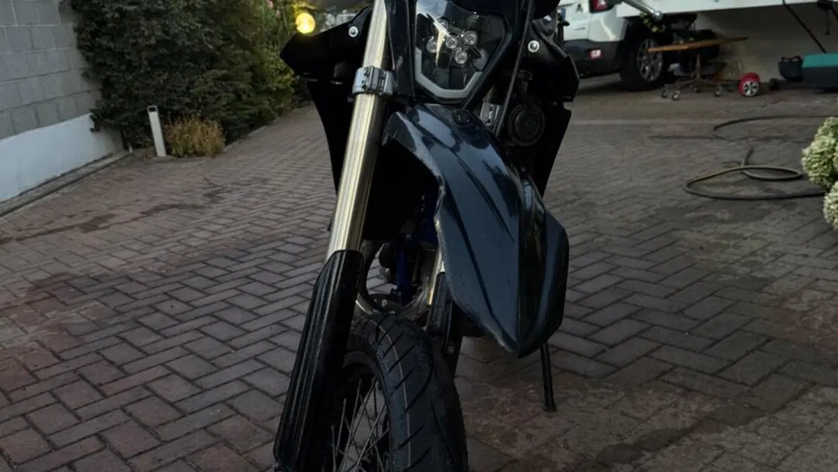 Husqvarna SM 125 (2010 - 12)  (2)
