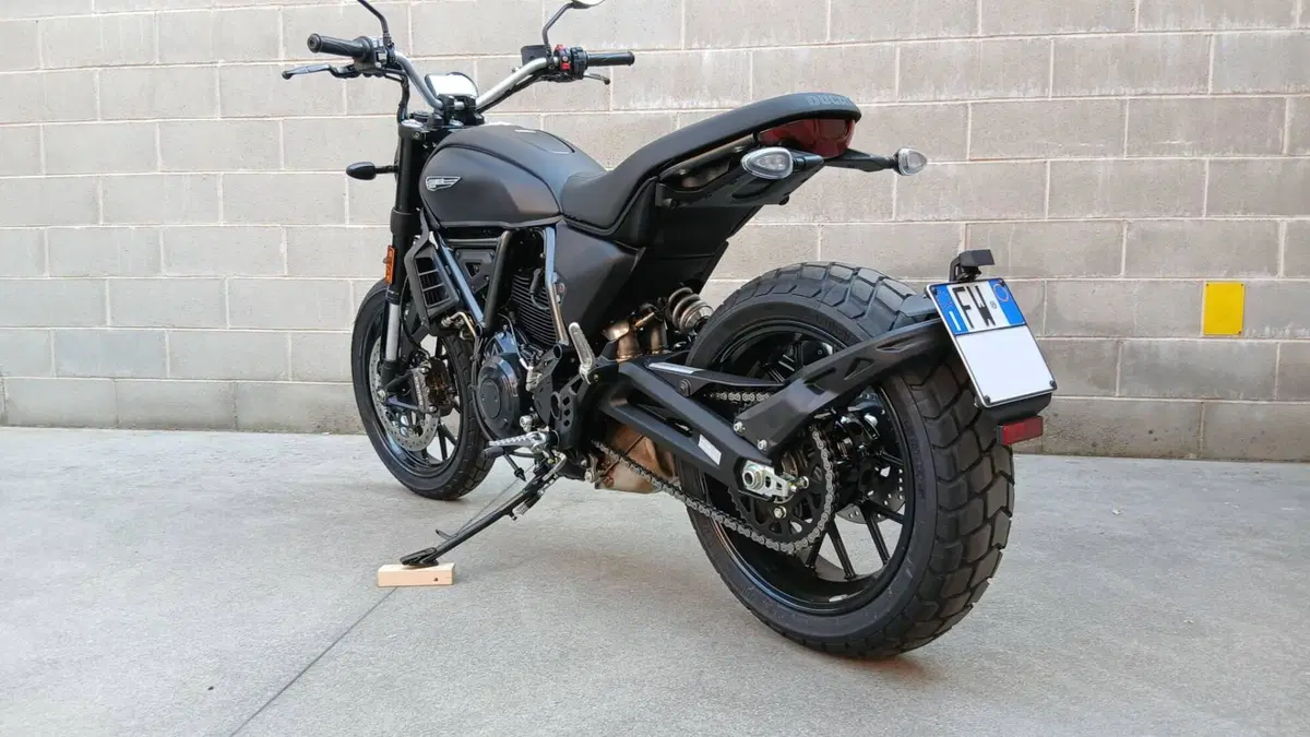 Ducati Scrambler 800 Icon Dark (2025 - 26)  (4)