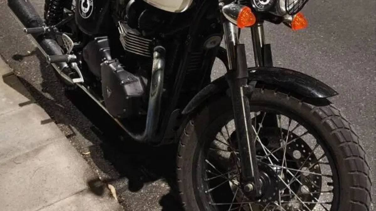 Triumph Thruxton 900 ACE (2014 - 15)  (15)
