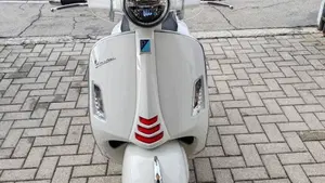 Vespa GTS 300 Hpe (2021 - 22)  (2)