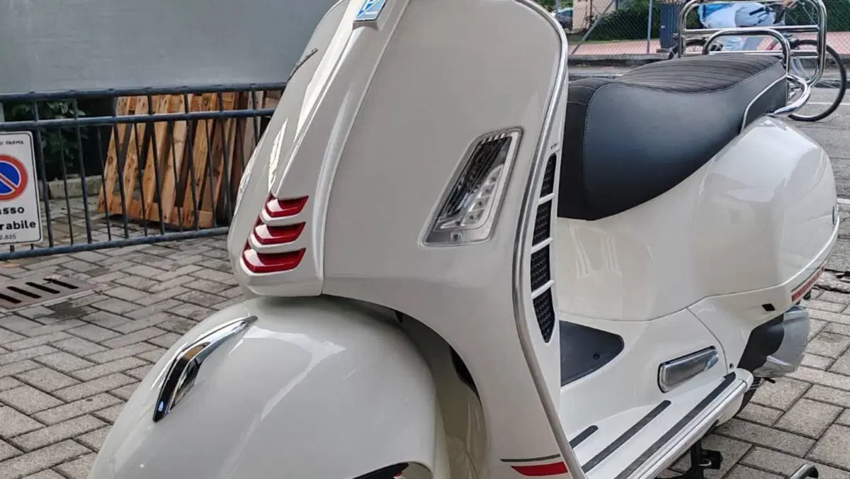 Vespa GTS 300 Hpe (2021 - 22)  (3)