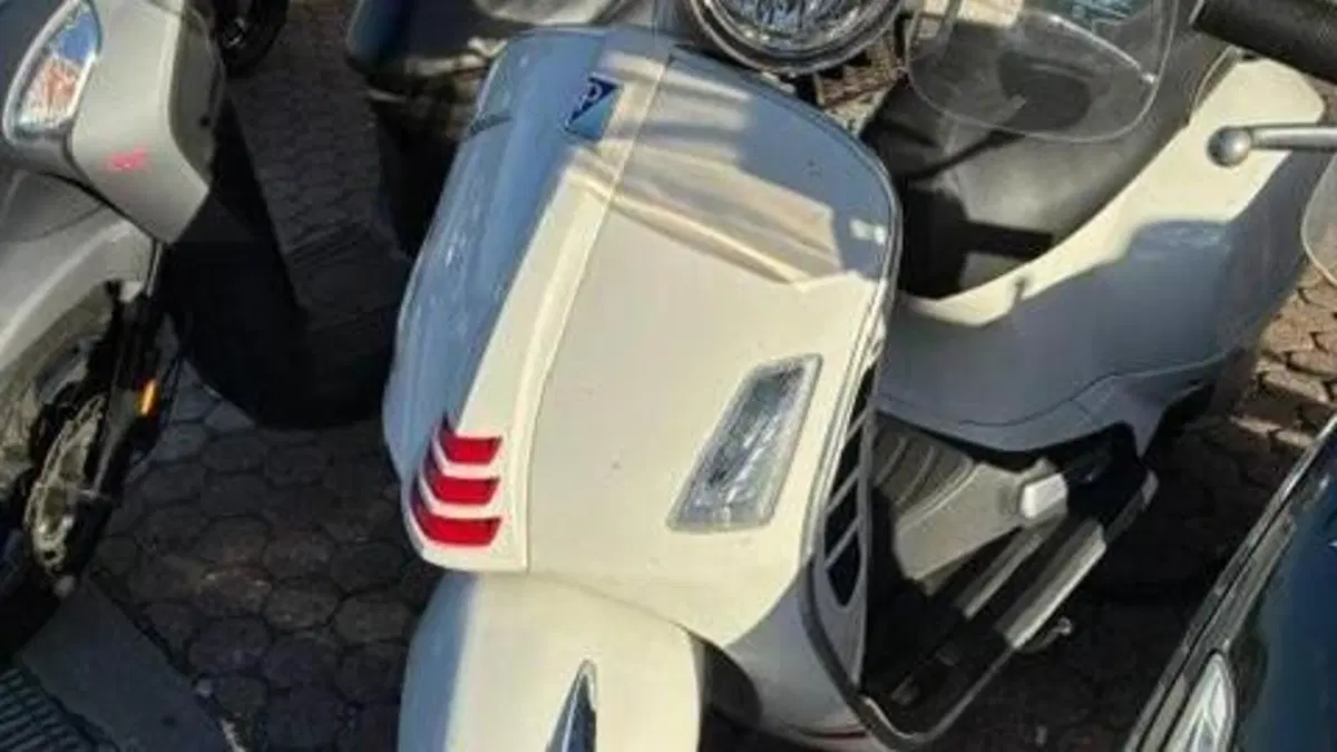 Vespa GTS 300 Super Sport (2023 - 24)  (4)
