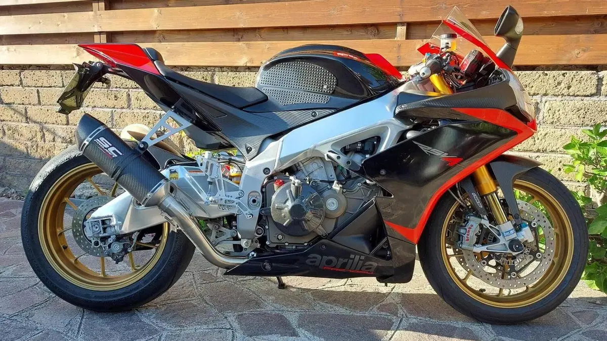 Aprilia RSV4 Factory APRC ABS (2011 - 15) 