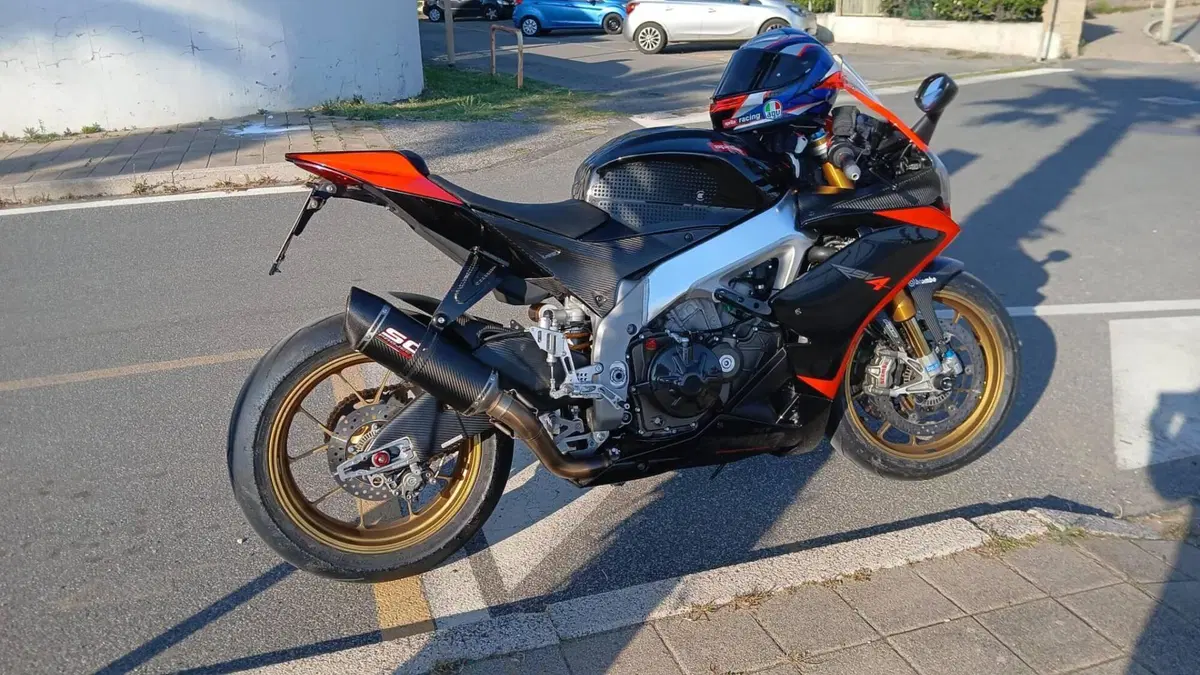 Aprilia RSV4 Factory APRC ABS (2011 - 15)  (2)