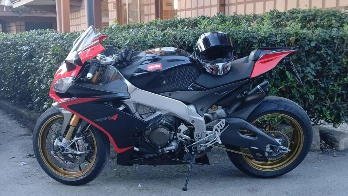 Aprilia RSV4 Factory APRC ABS (2011 - 15)  (4)