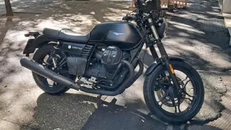 Moto Guzzi V7 III Stone (2017 - 20)