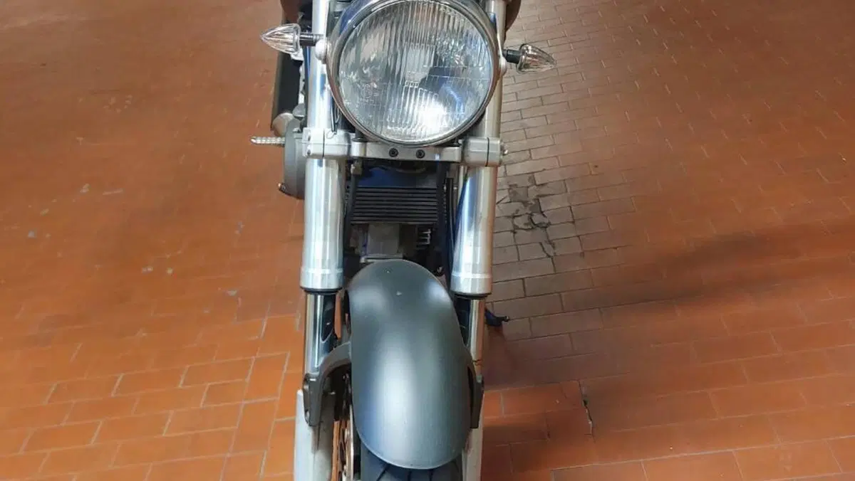 Ducati Monster 750 Dark (1999 - 02)  (4)