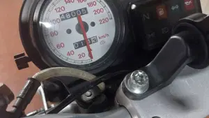 Ducati Monster 750 Dark (1999 - 02)  (5)