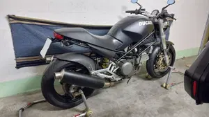 Ducati Monster 750 Dark (1999 - 02)  (6)