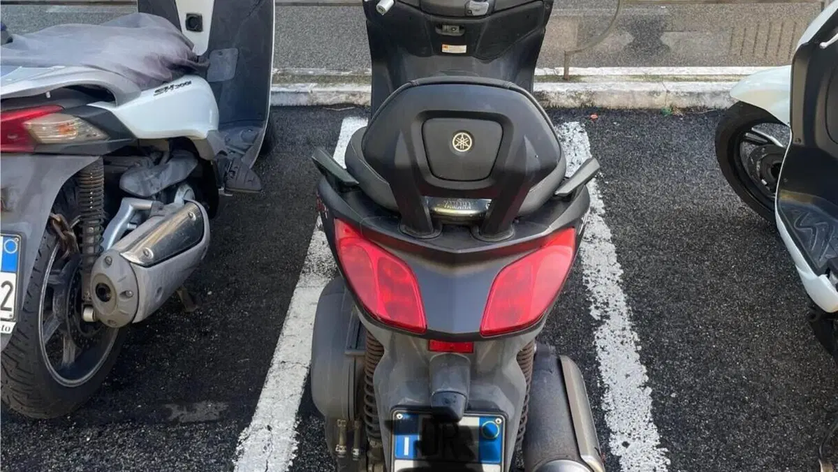 Yamaha X-Max 250 Sport (2011 - 13)  (5)