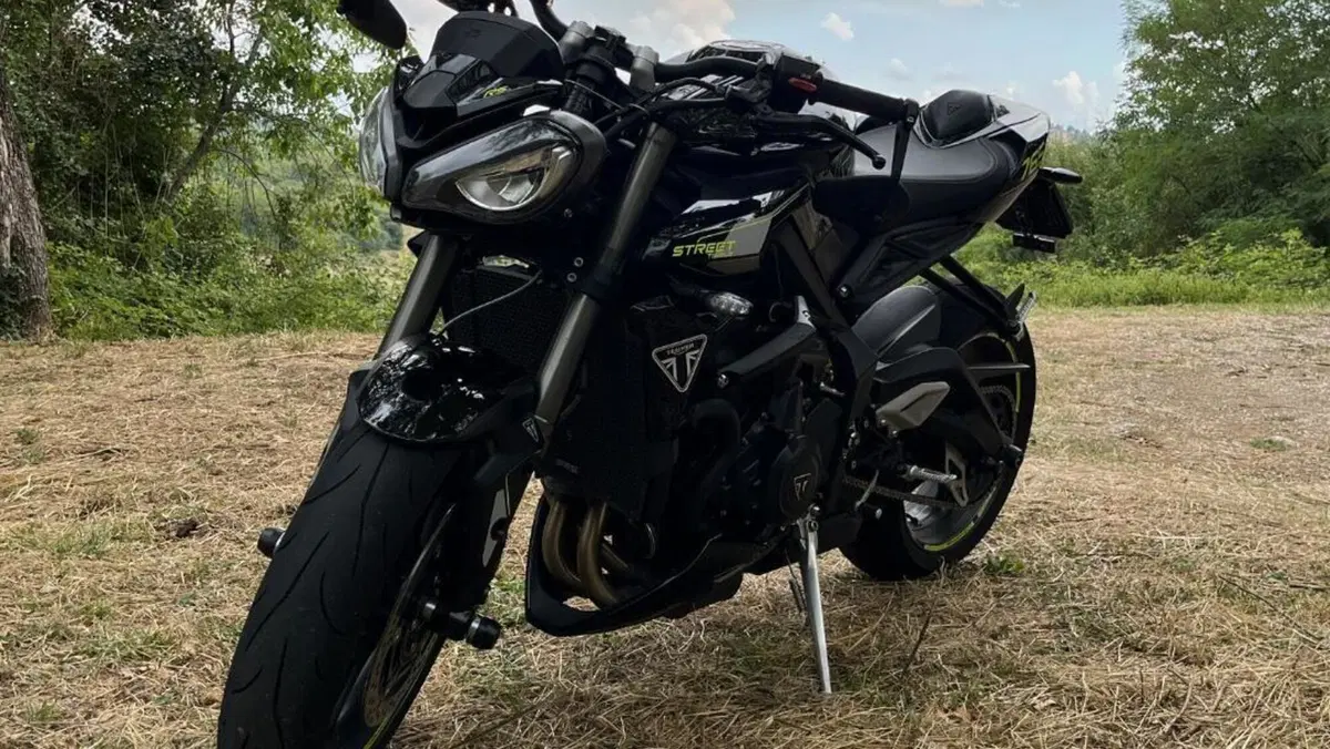 Triumph Street Triple 765 RS (2023 - 26)  (2)