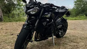 Triumph Street Triple 765 RS (2023 - 26)  (2)