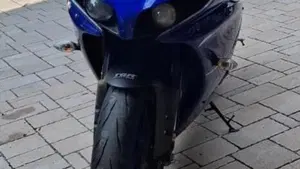 Yamaha YZF R1 (2012 - 14)  (2)