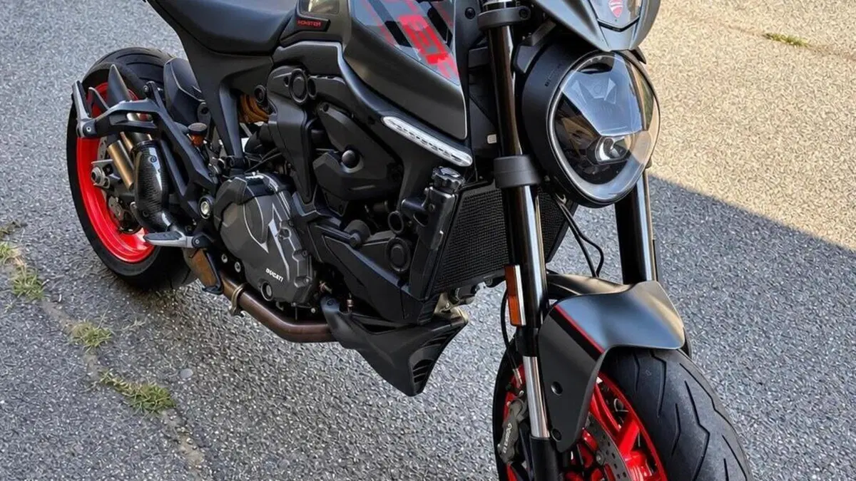 Ducati Monster 937 + (2021 - 25)  (2)