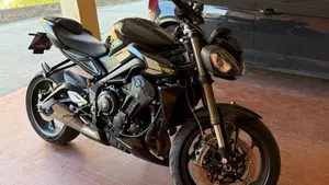 Triumph Street Triple 765 RS (2023 - 26) 