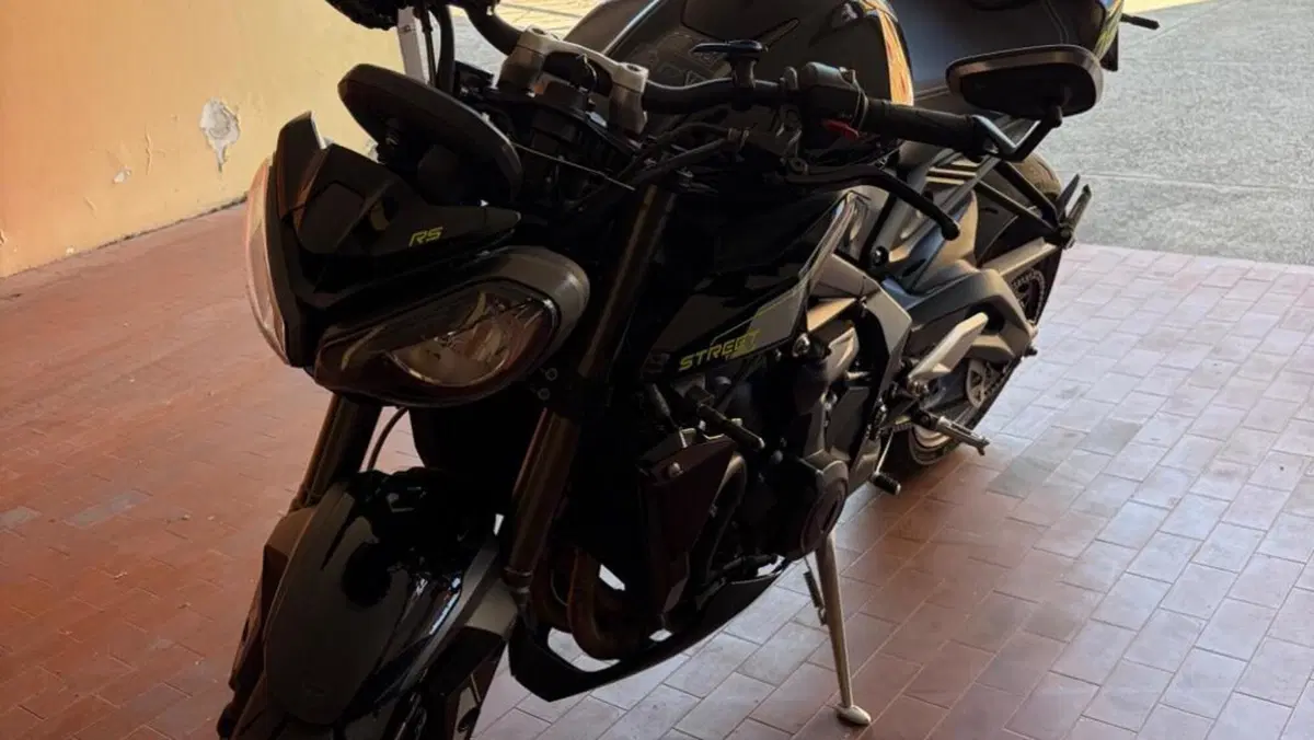 Triumph Street Triple 765 RS (2023 - 26)  (2)