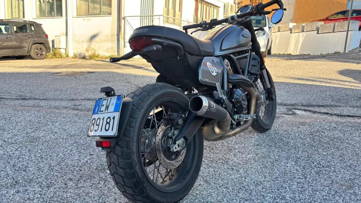 Ducati Scrambler 800 Night Shift (2021 - 22)  (3)