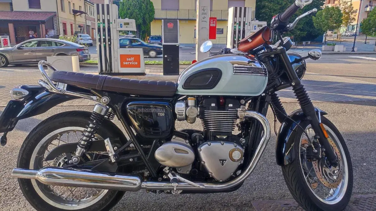 Triumph Bonneville T120 Chrome Edition (2023) 