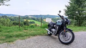 Triumph Bonneville T120 Chrome Edition (2023)  (2)