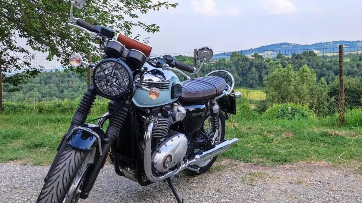 Triumph Bonneville T120 Chrome Edition (2023)  (4)