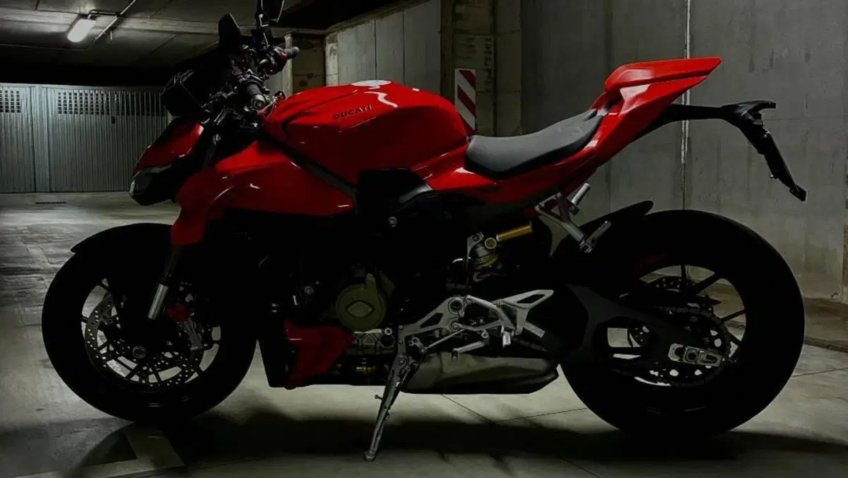 Ducati Streetfighter V4 (2025 - 26)  (6)
