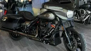 Harley-Davidson CVO Street Glide (2025)  (3)