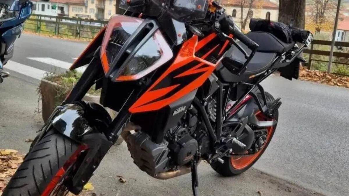 KTM 1290 Super Duke R (2019)  (3)
