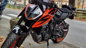 KTM 1290 Super Duke R (2019)  (3)