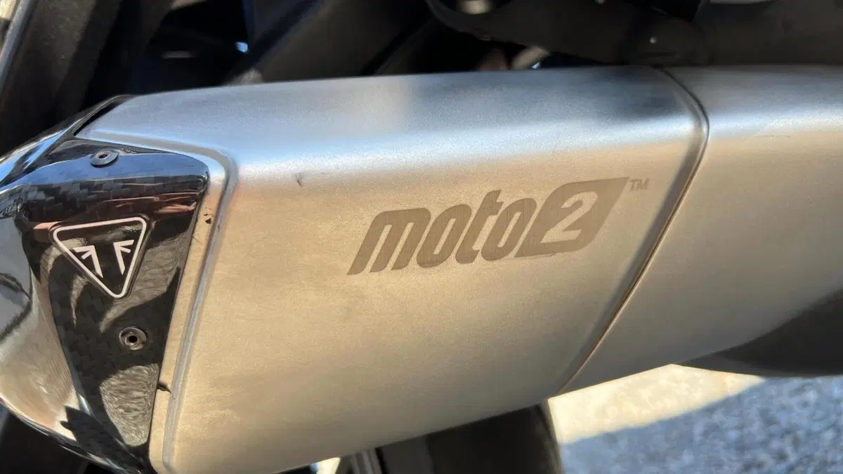 Triumph Street Triple 765 Moto2 Edition (2023 - 24)  (2)