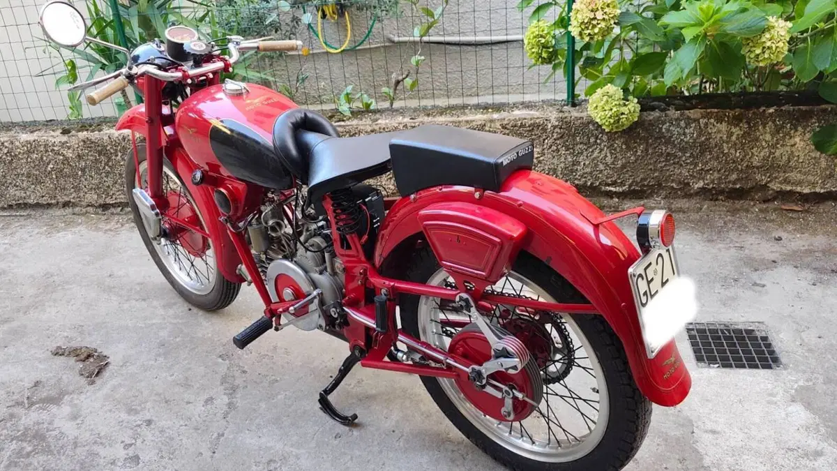 Moto Guzzi   (2)