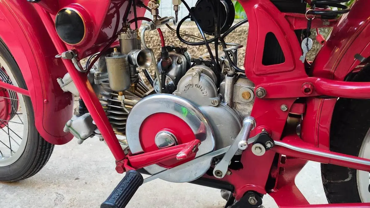 Moto Guzzi   (8)