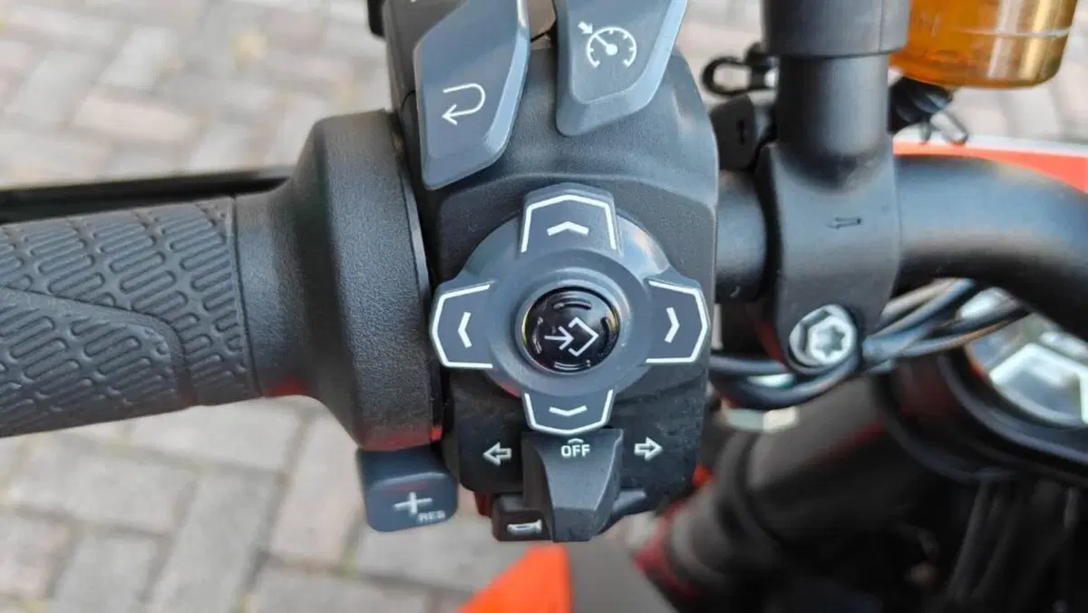 KTM 1290 Super Duke R (2021 - 23)  (11)